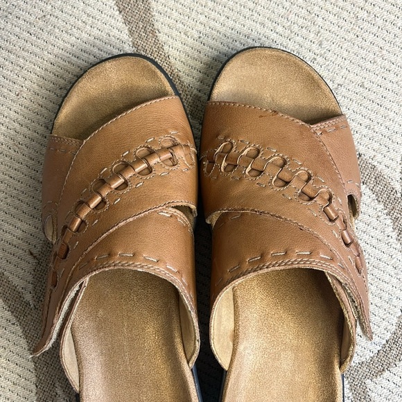 Clarks slip in adjustable straps Tan Leather Sandals - Picture 9 of 12
